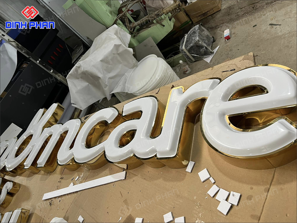 Bảng hiệu mica nổi tại Buôn Ma Thuột