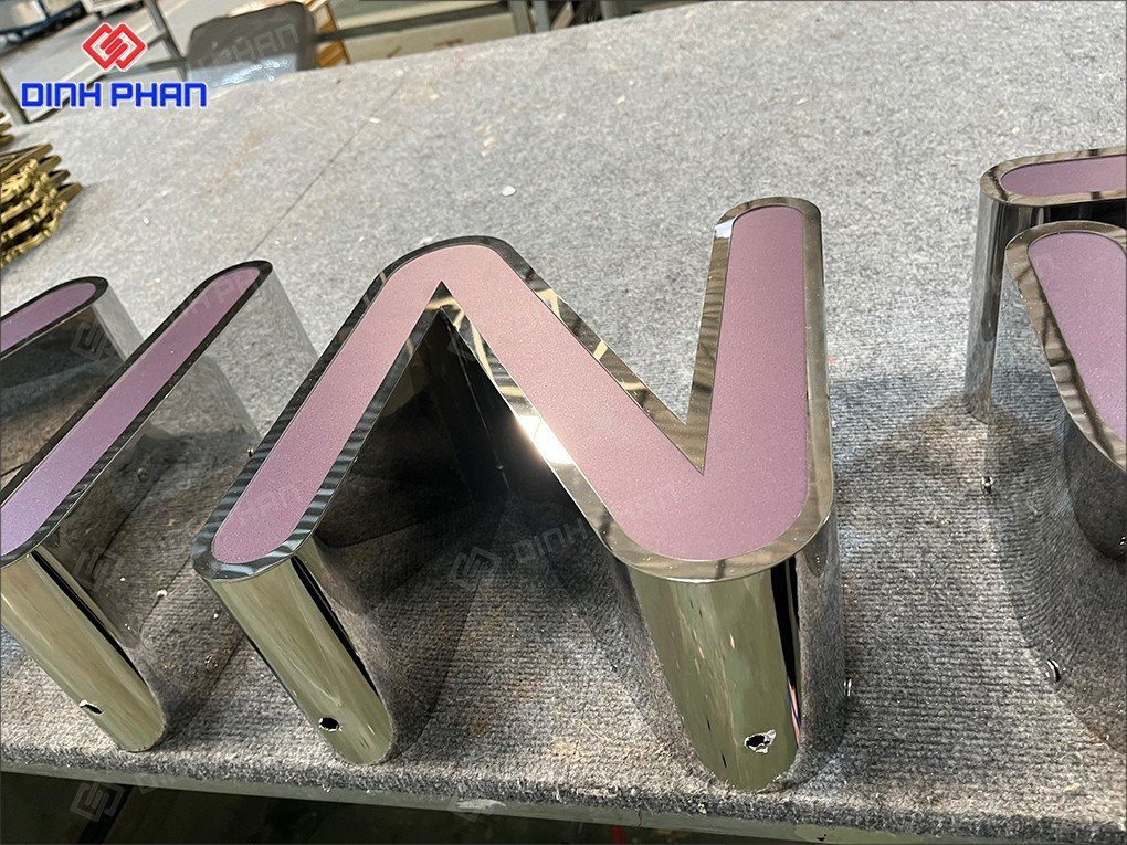 Chữ mica mặt inox tại Buôn Ma Thuột
