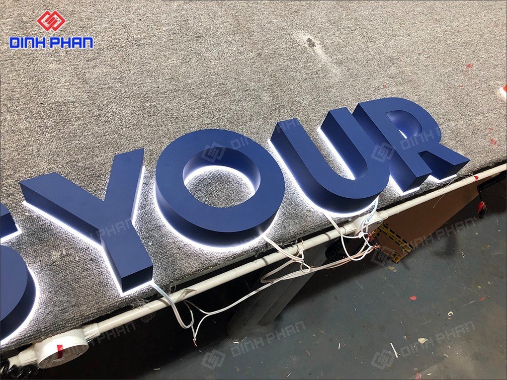 Bảng hiệu chữ nổi tại Buôn Ma Thuột