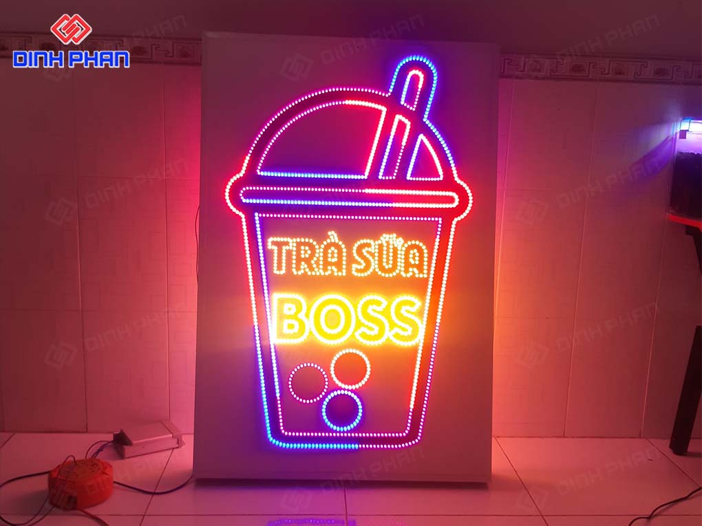 Bảng hiệu đứng quán trà sữa tại Đắk Lắk