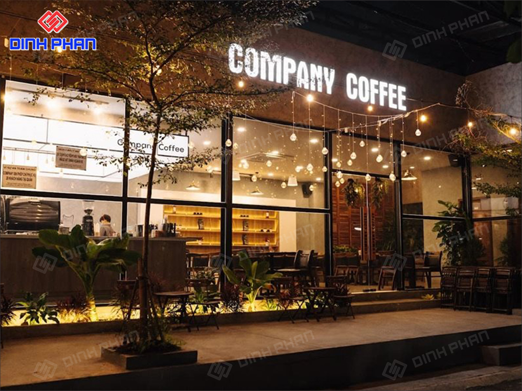 Bảng hiệu quán cà phê Company tại Buôn Ma Thuột