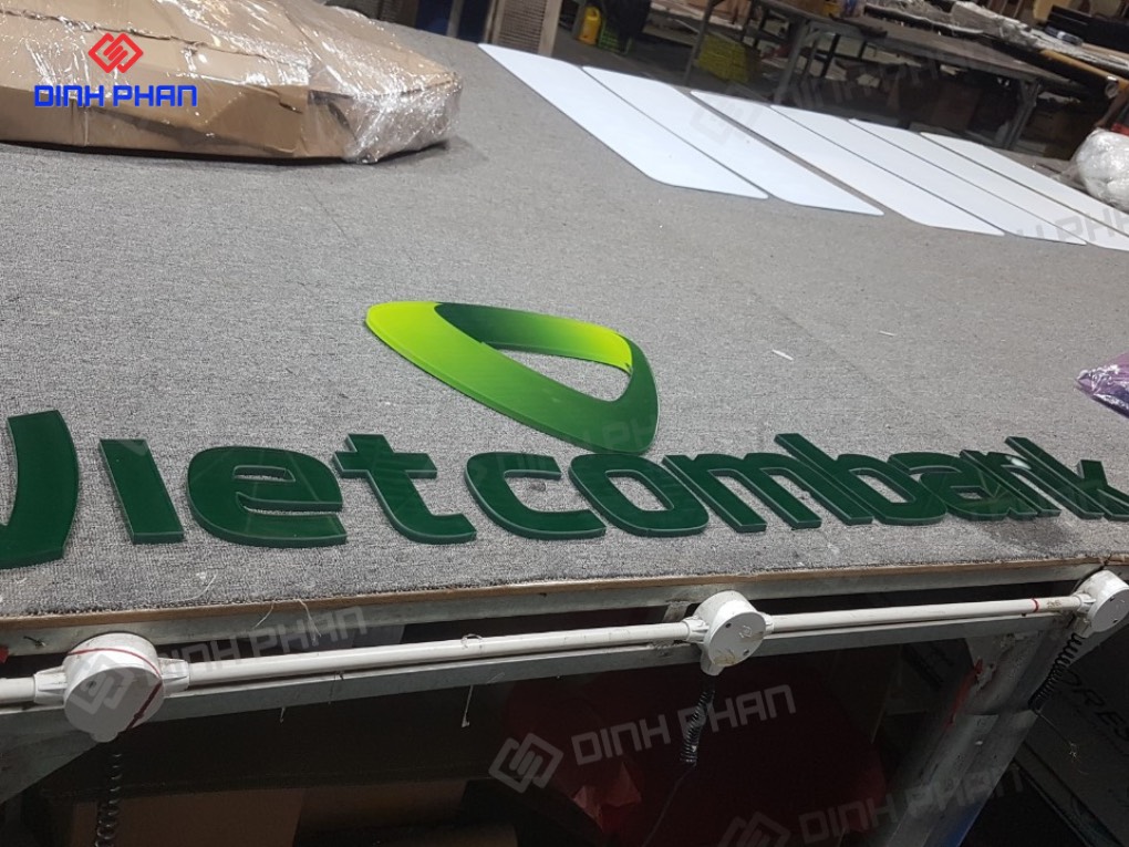 Bộ chữ và logo Vietcombank gia công tại Đắk Lắk
