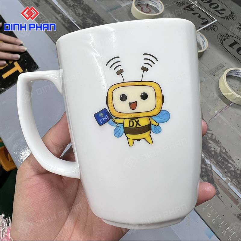 In hình dán lên ly tại Buôn Ma Thuột