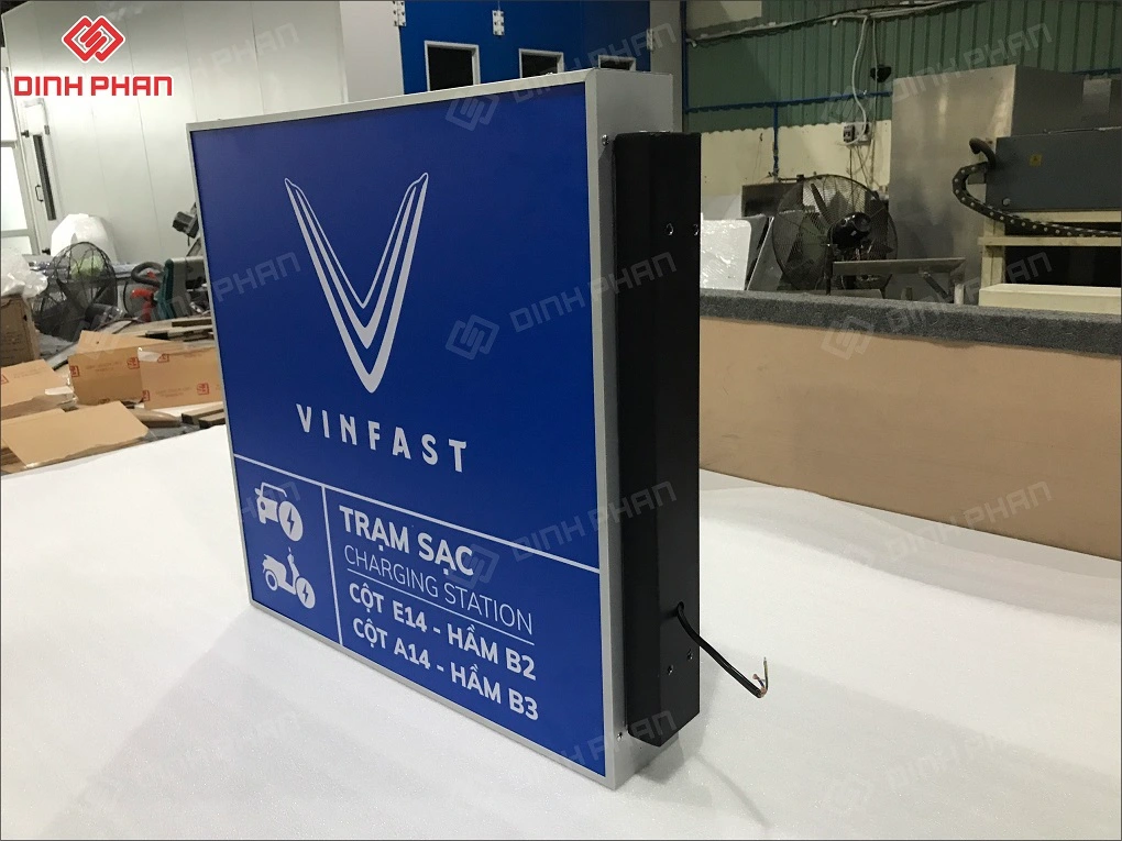 Làm bảng hiệu hộp đèn giá rẻ BMT