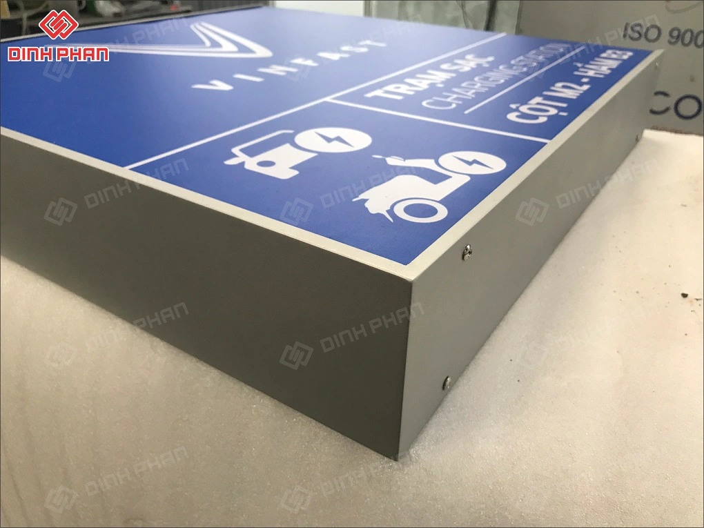 Làm bảng hiệu hộp đèn giá rẻ BMT