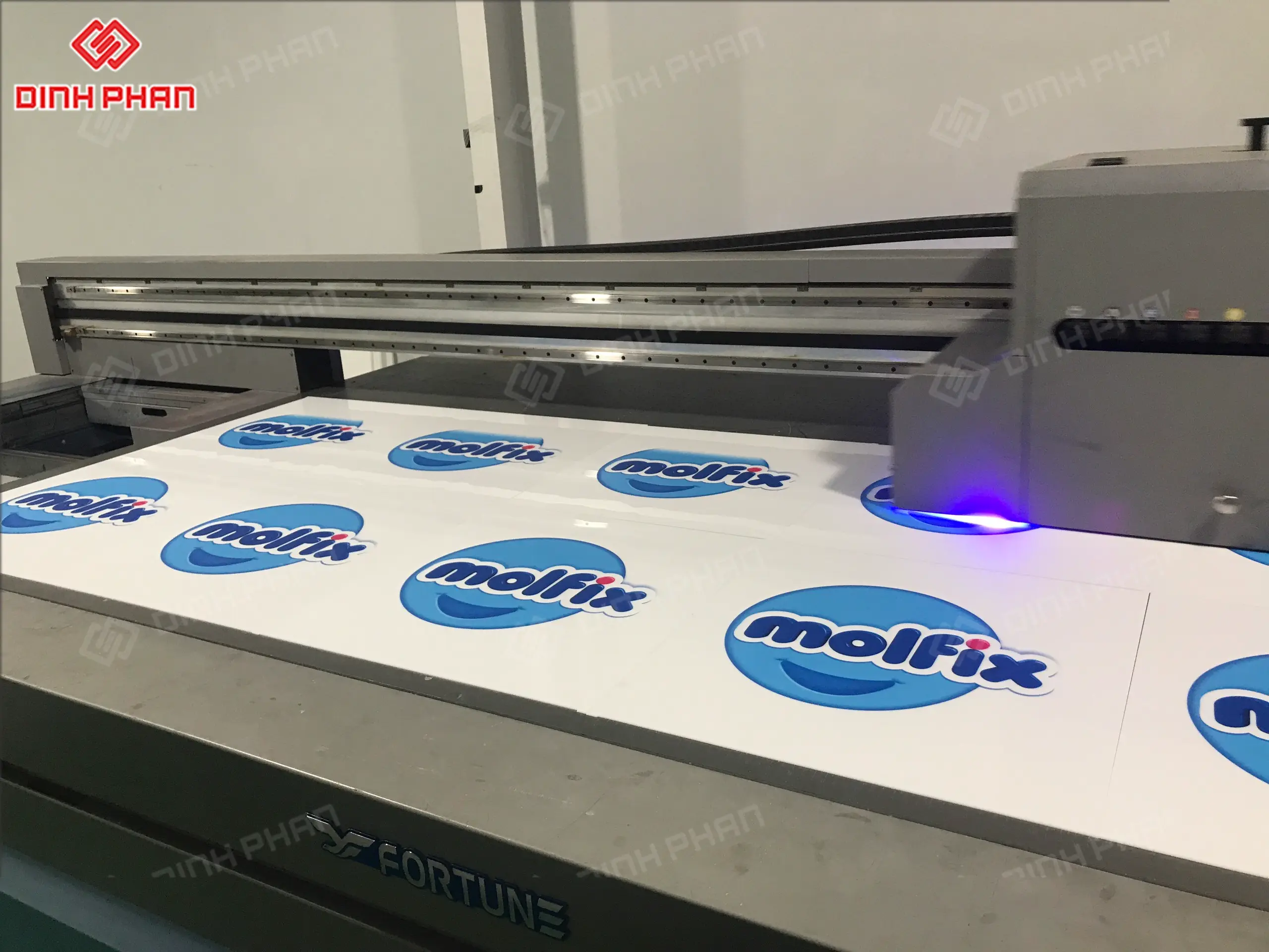 Làm bảng hiệu hộp đèn giá rẻ BMT