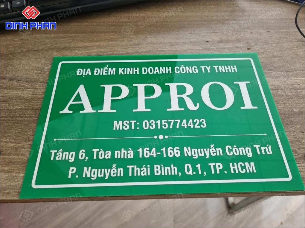 Làm bảng hiệu mica BMT