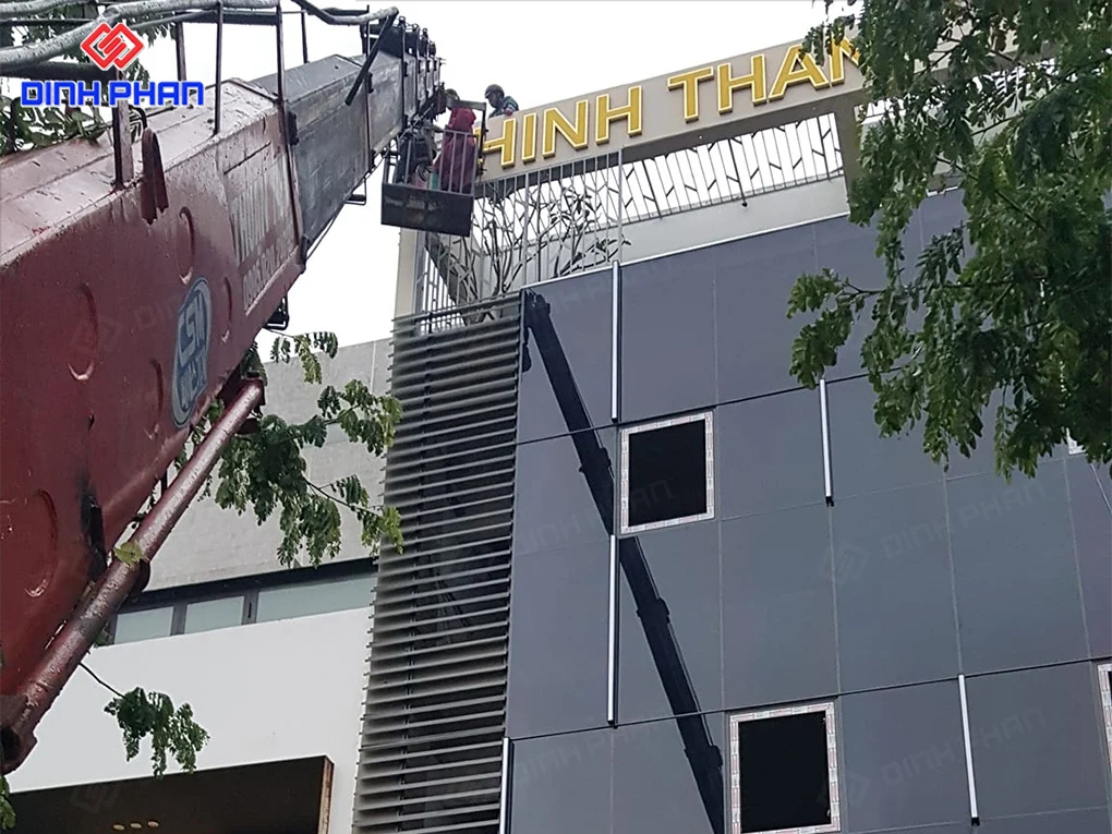 Làm bảng hiệu công ty BMT