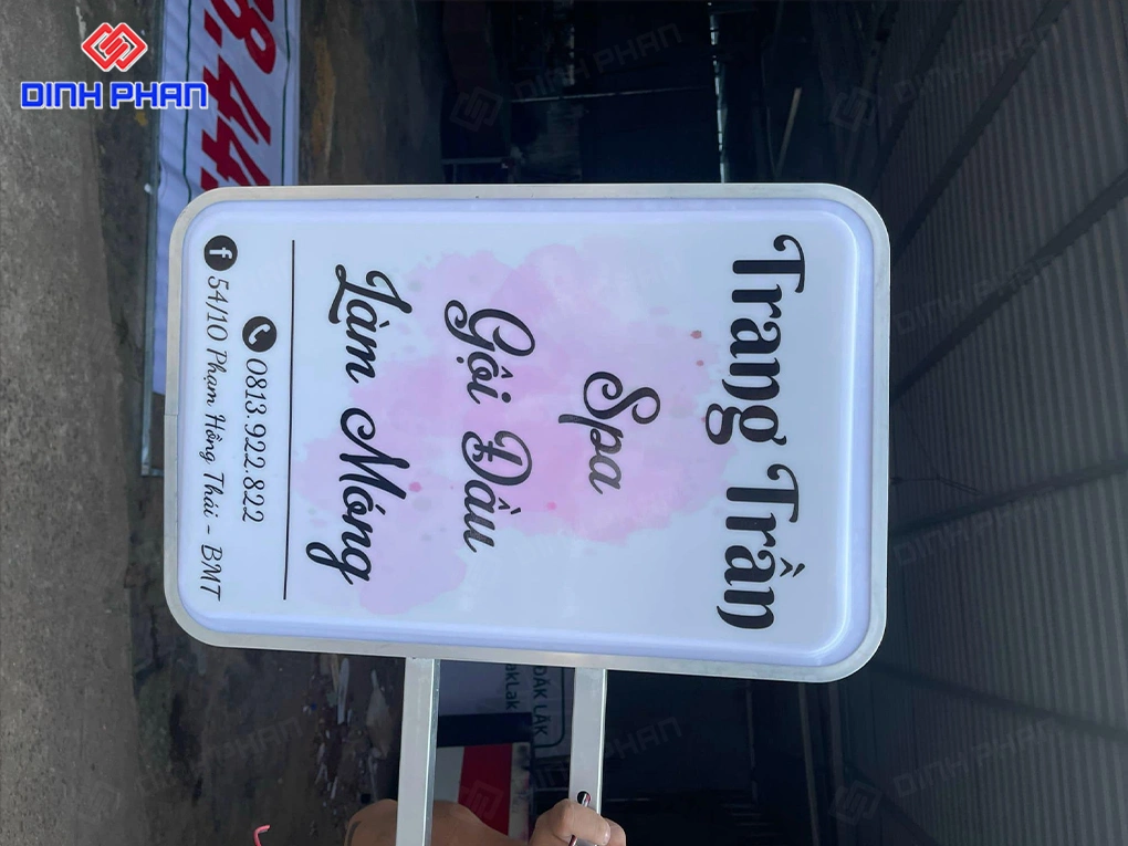 Làm bảng hiệu hộp đèn BMT