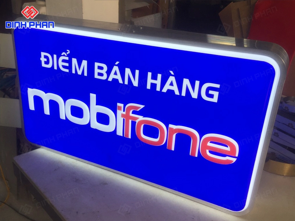 Làm bảng hiệu hộp đèn BMT