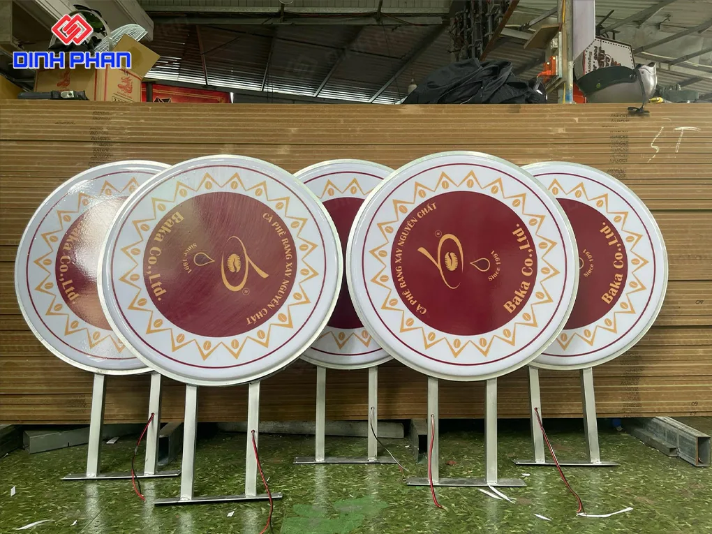 Làm bảng hiệu hộp đèn BMT