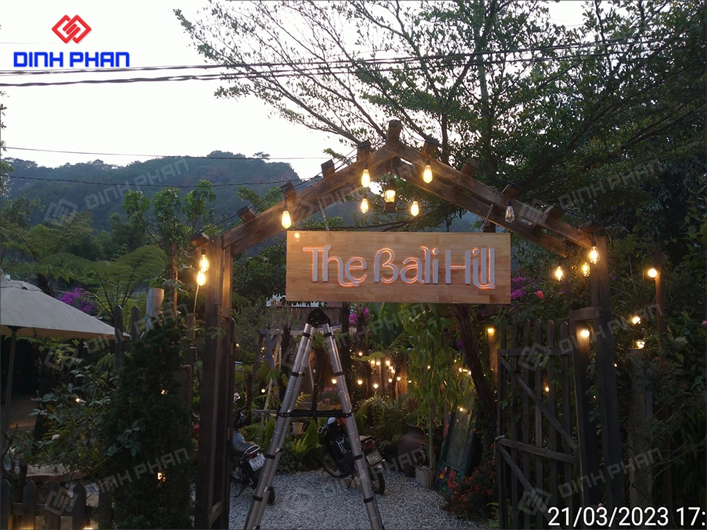 Bảng hiệu cafe Daklak