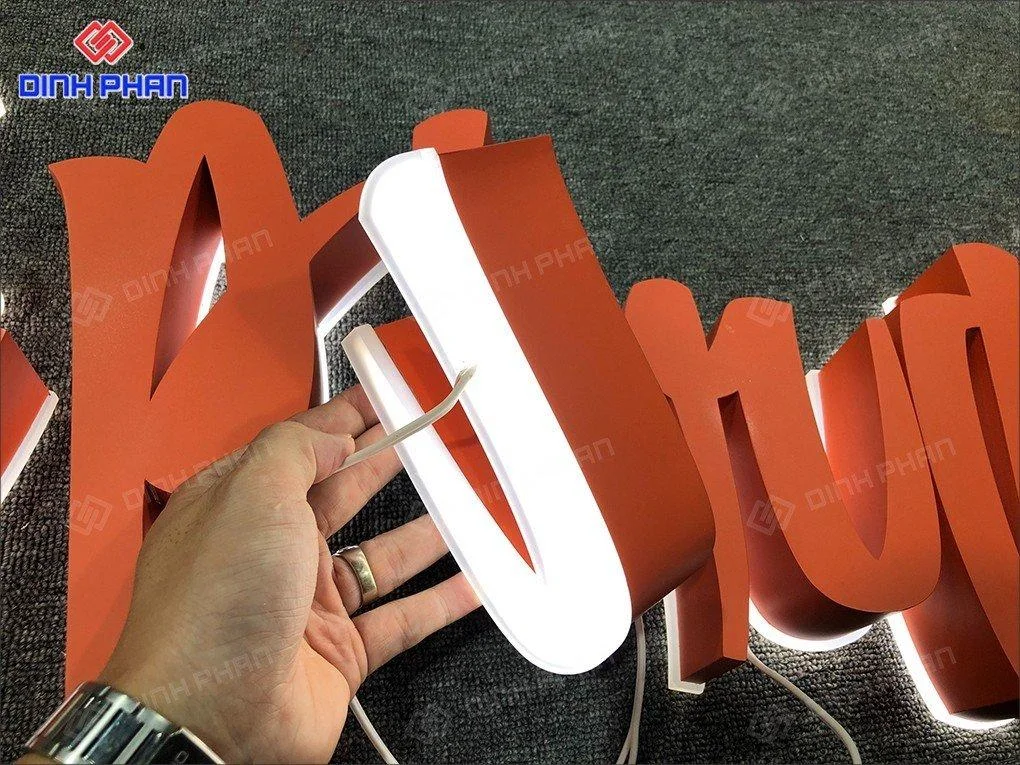 Gia công chữ inox sơn hấp nhiệt BMT bền, đẹp, giá rẻ