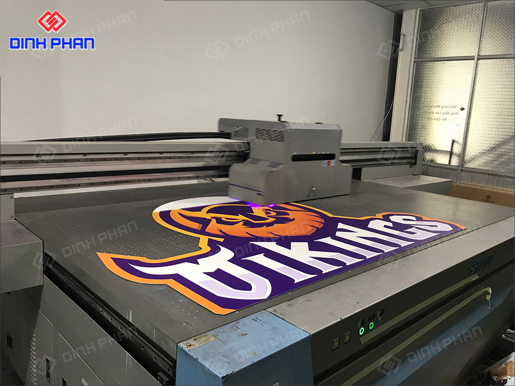 Bảng hiệu quảng cáo in UV mica