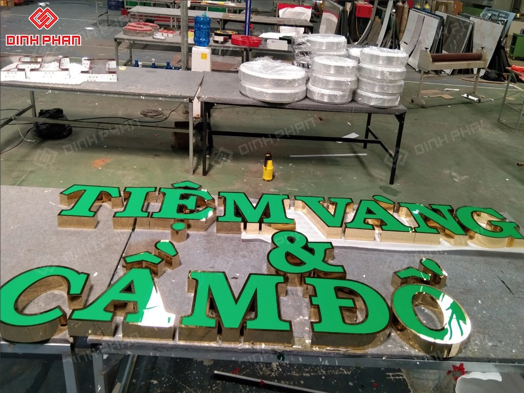 Làm bảng hiệu chữ inox BMT theo yêu cầu, giá rẻ Làm bảng hiệu chữ inox BMT