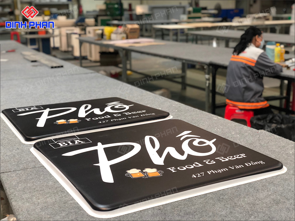 In UV mica Gia Lai màu đẹp, giá tốt, mọi kiểu dáng Bảng hiệu quán cà phê