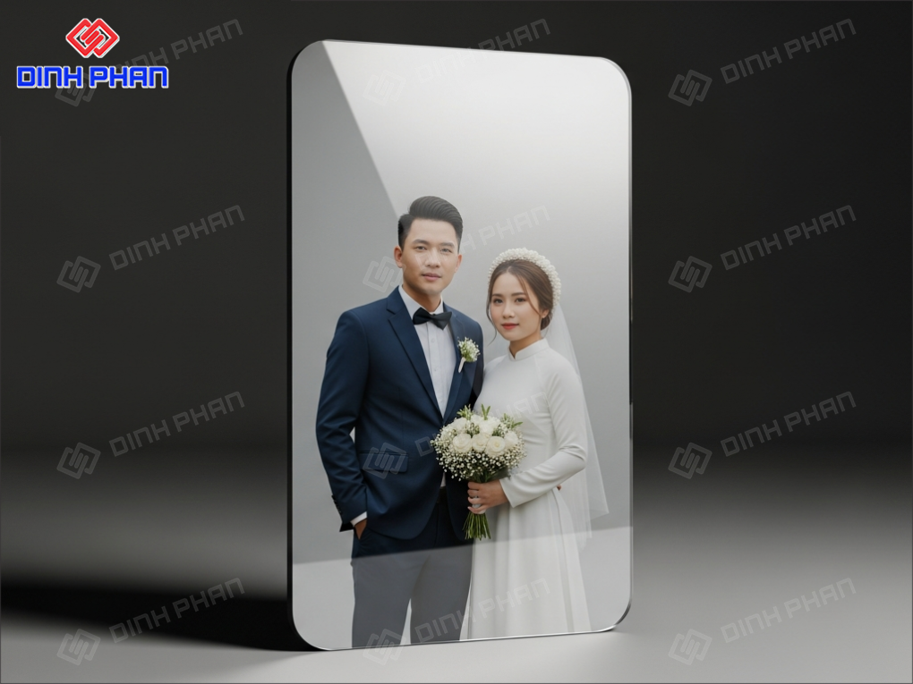 In tranh cưới BMT