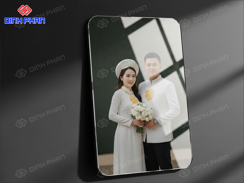 In tranh cưới BMT