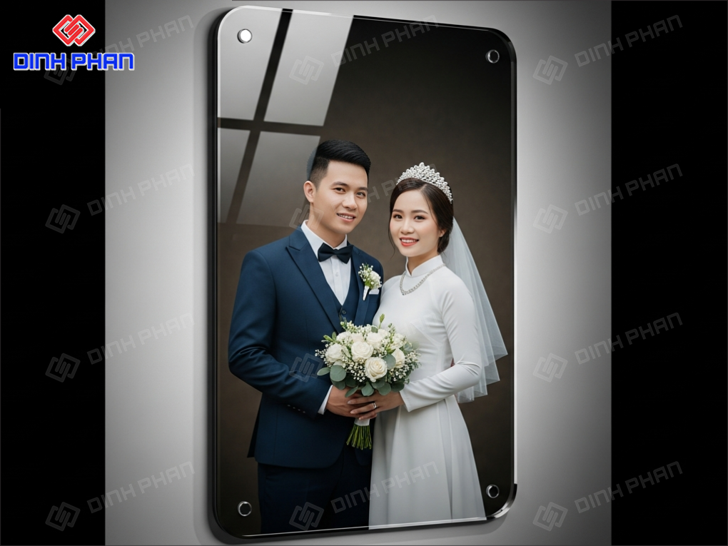 In tranh cưới BMT