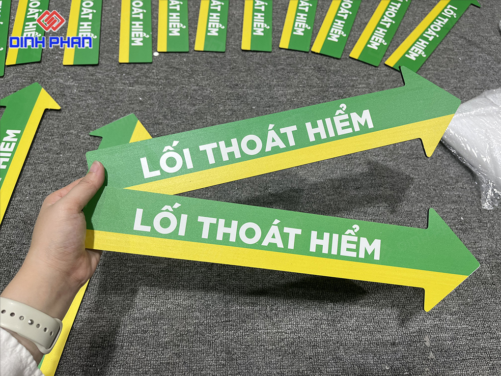 In UV phẳng Gia Lai hiện đại, sắc nét cho ấn phẩm, quảng cáo Bảng hướng dẫn in trên alu