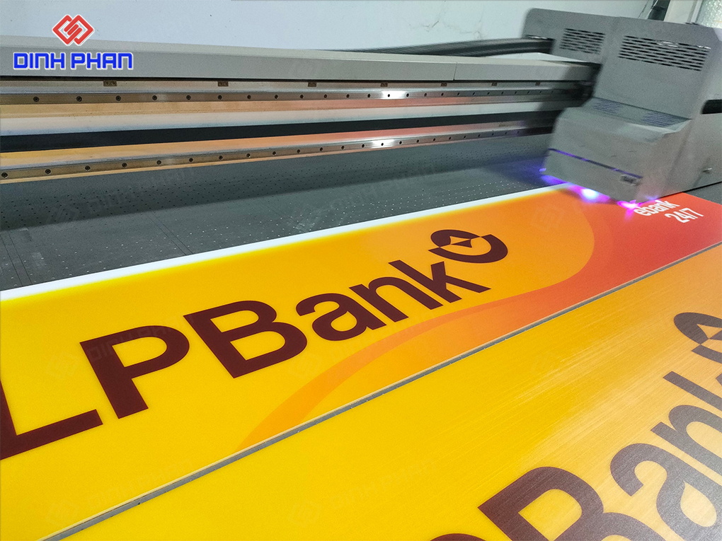 In UV phẳng Gia Lai hiện đại, sắc nét cho ấn phẩm, quảng cáo Bảng hiệu của ngân hàng
