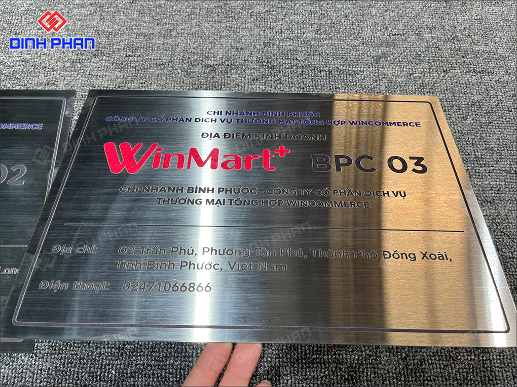 In UV phẳng Lâm Đồng hiện đại, đa dạng với nhiều vật liệu Bảng tên khu vực Winmart