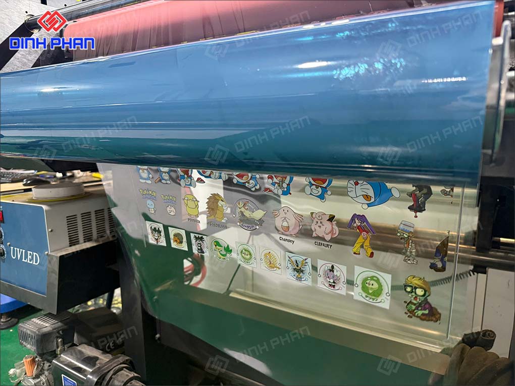 In UV decal tem nhãn 