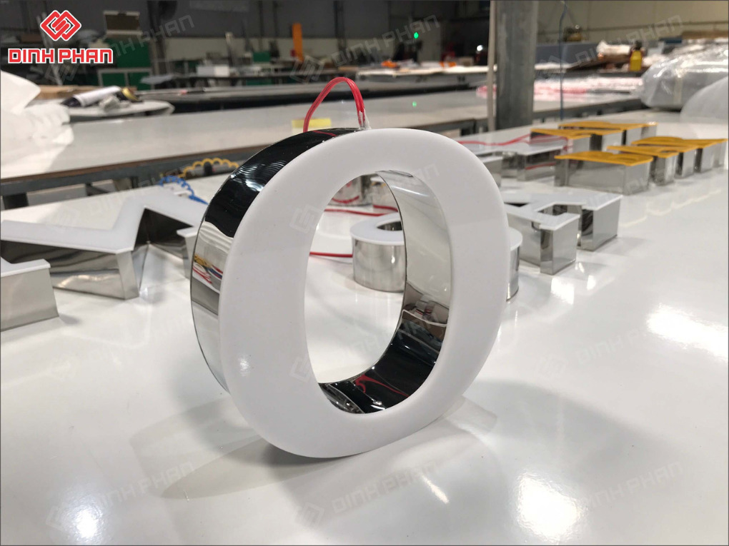 Chữ inox mặt mica gia công tại xưởng