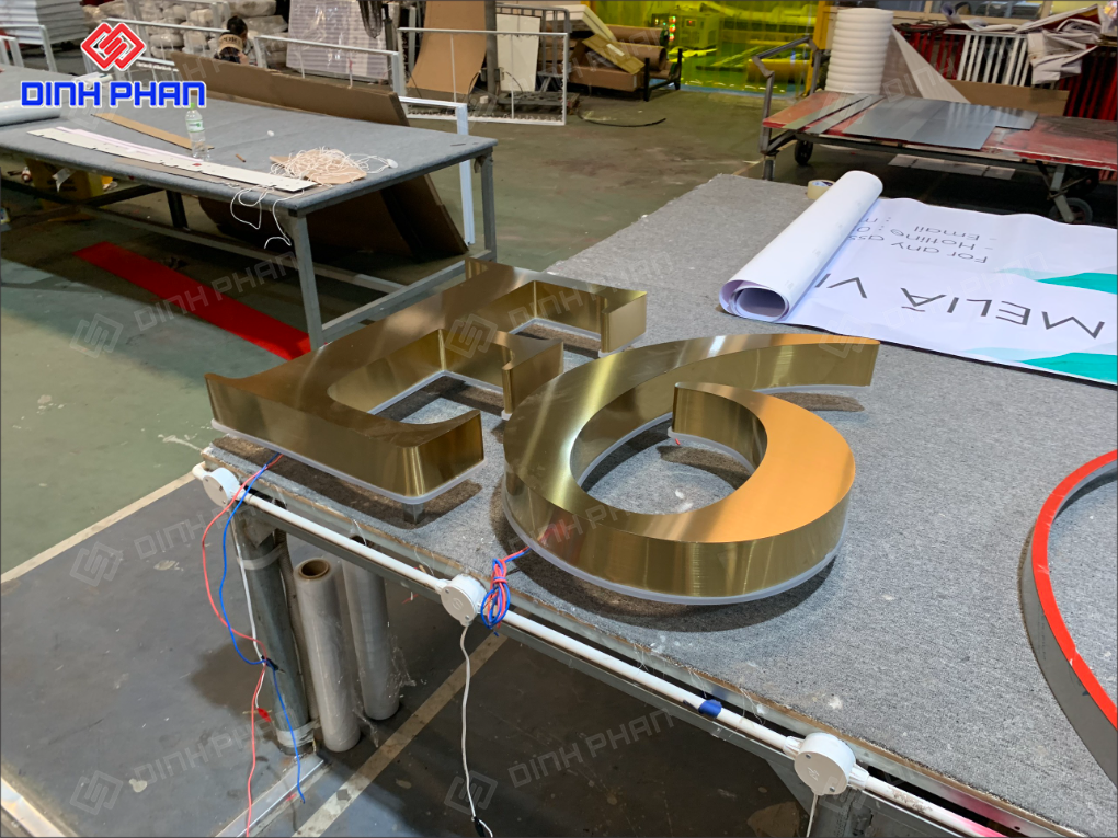 Làm chữ inox vàng gương BMT theo yêu cầu, giá rẻ Làm chữ inox vàng gương BMT