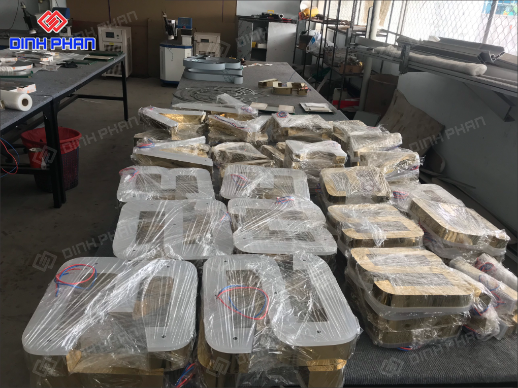 Làm chữ inox vàng gương BMT theo yêu cầu, giá rẻ Làm chữ inox vàng gương BMT