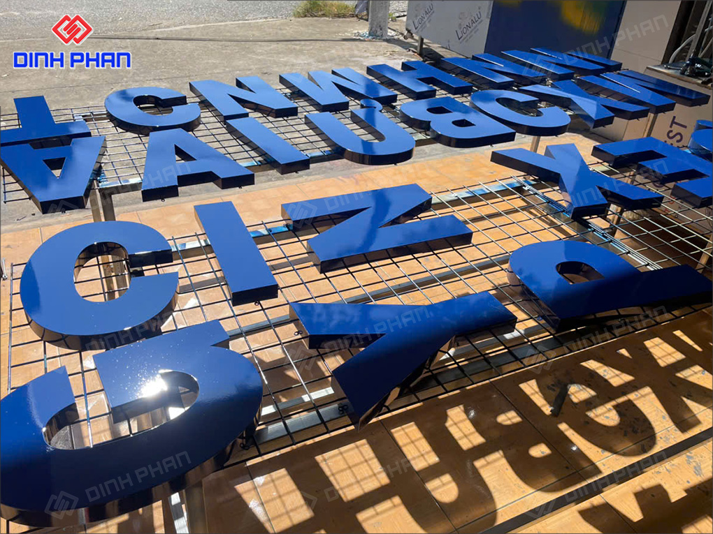 Gia công chữ inox Lâm Đồng làm bảng hiệu cao cấp Chữ inox sơn