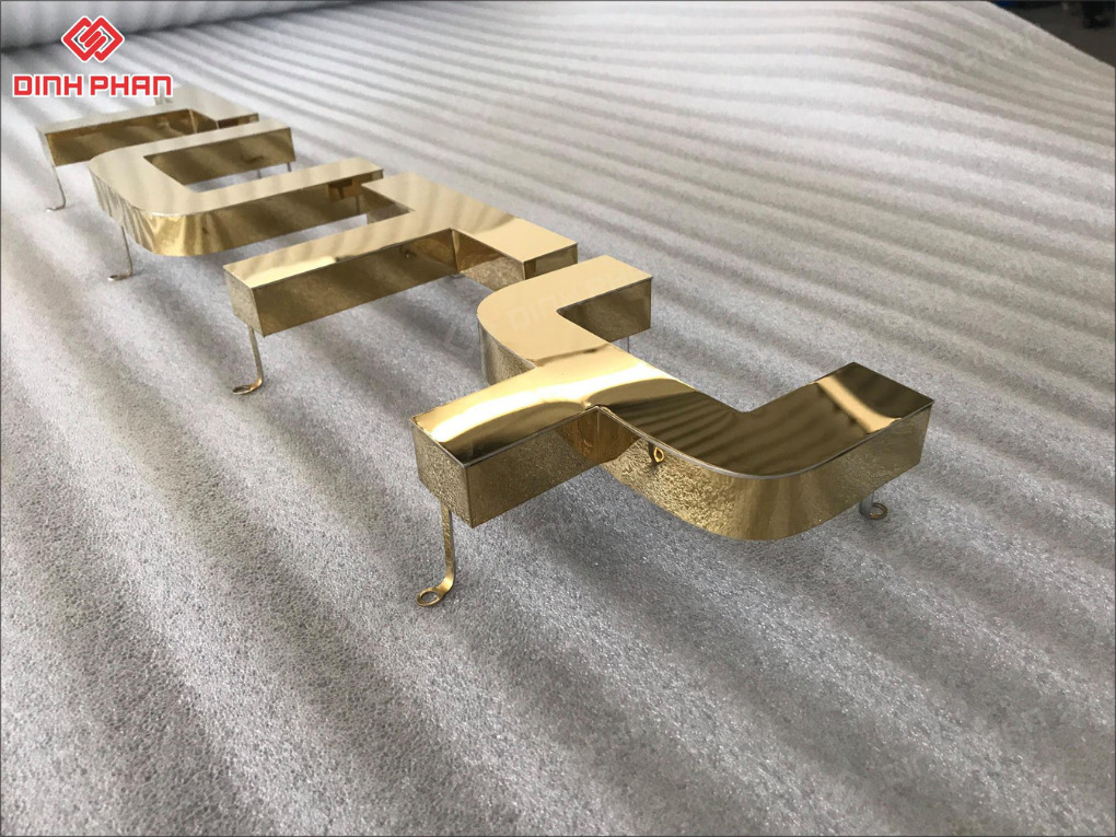 Gia công chữ inox Lâm Đồng làm bảng hiệu cao cấp Chữ inox vàng gương