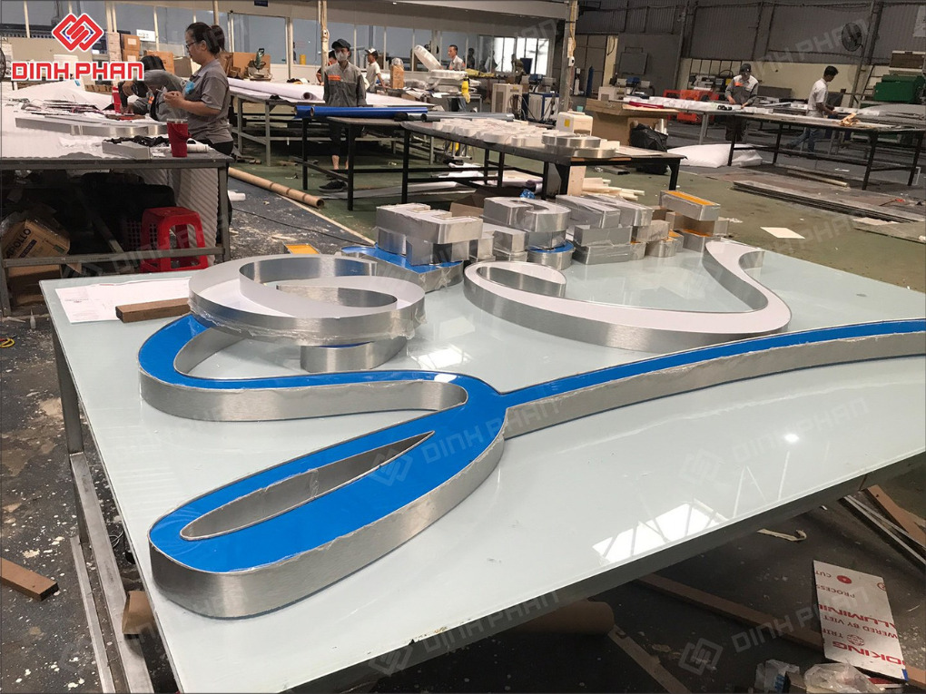 Gia công chữ nhôm quảng cáo tại xưởng