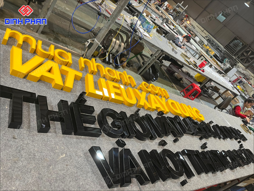 Bộ chữ nhôm của Rita Võ