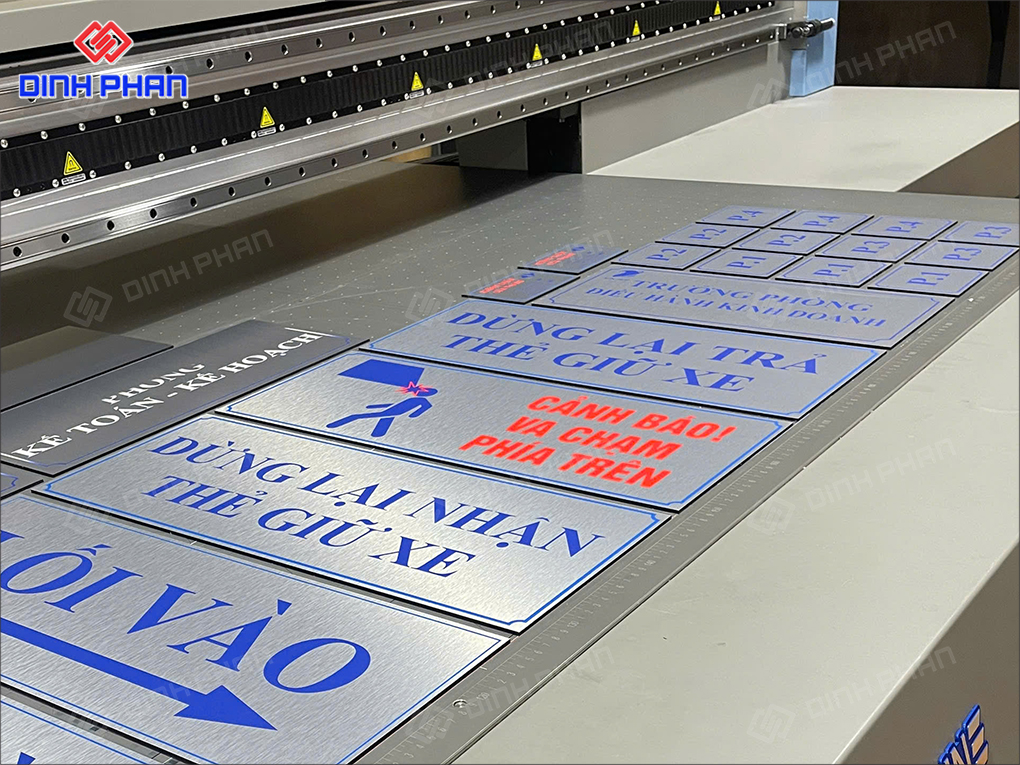 In UV phẳng Đắk Nông đa dạng, hiện đại với chất lượng cao Bảng thông tin in UV