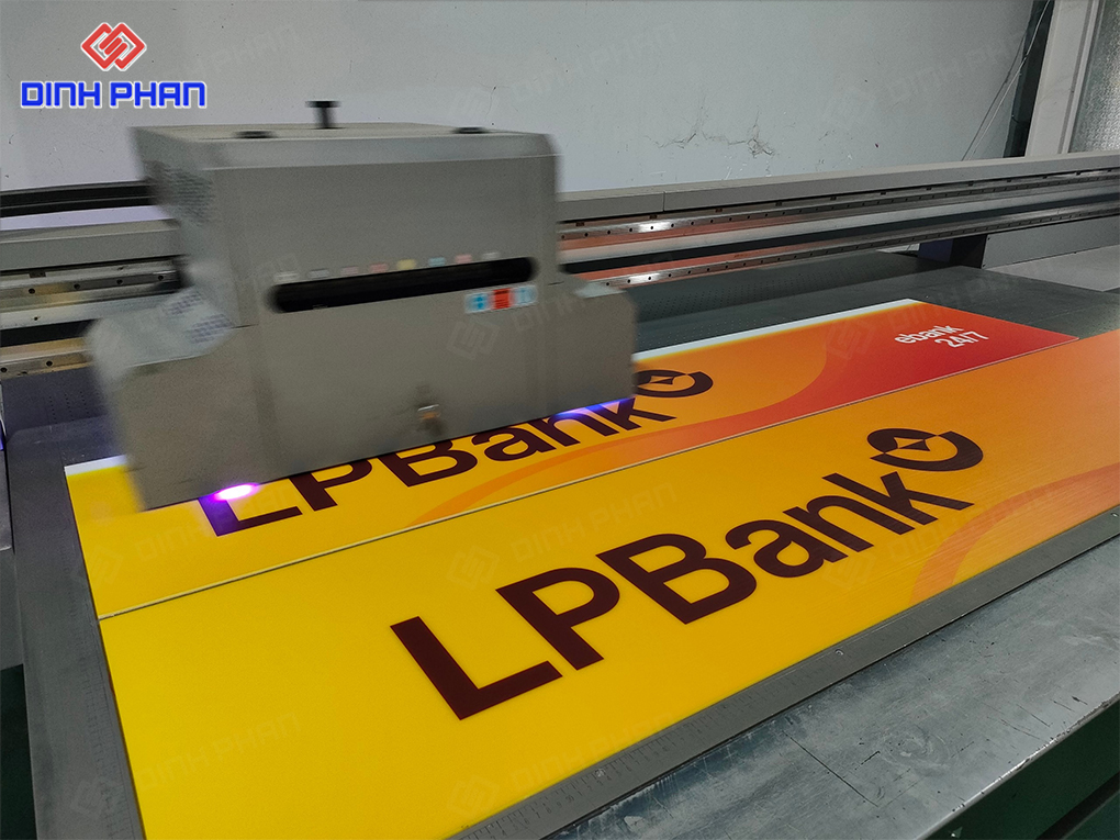 Bảng hiệu ngân hàng