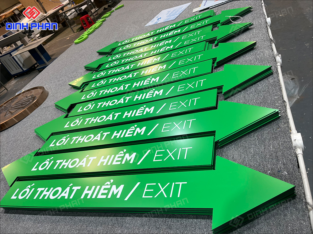 In UV alu Phú Yên sang trọng, bền đẹp Bảng chỉ dẫn