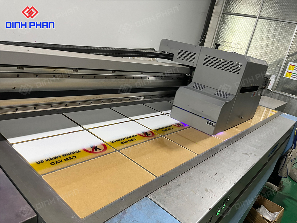 In UV Đà Lạt hiện đại, đa dạng chất liệu với giá tốt In UV phẳng trên mica