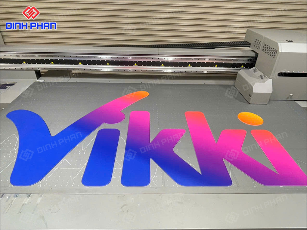 In UV mặt mica chữ nổi 