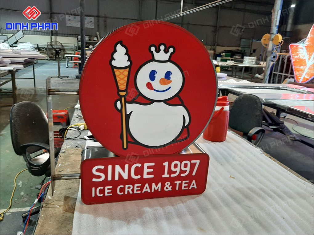 In UV mica Phú Yên cao cấp, bền đẹp cho quảng cáo hiện đại Hộp đèn trà sữa Mixue