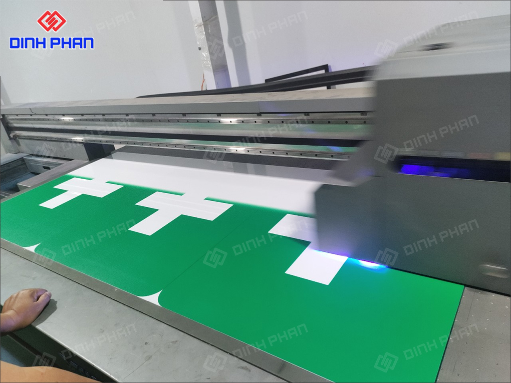 In UV phẳng Khánh Hòa sắc nét, hiện đại In UV phẳng trên máy