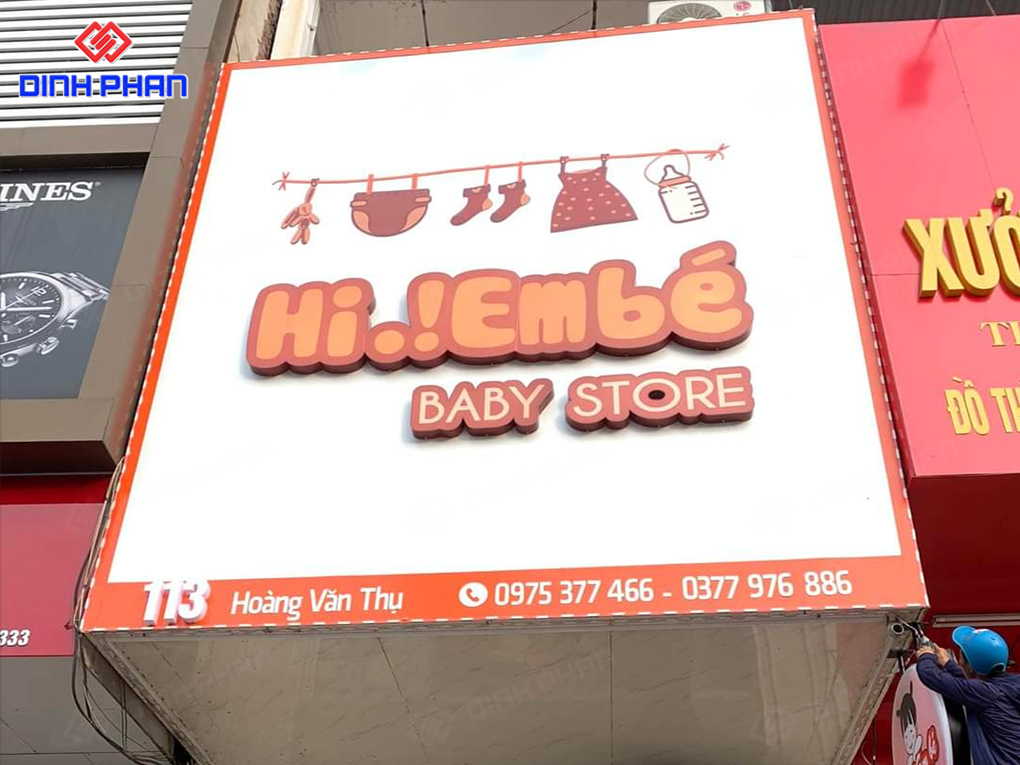 Bảng hiệu cửa hàng quần áo 