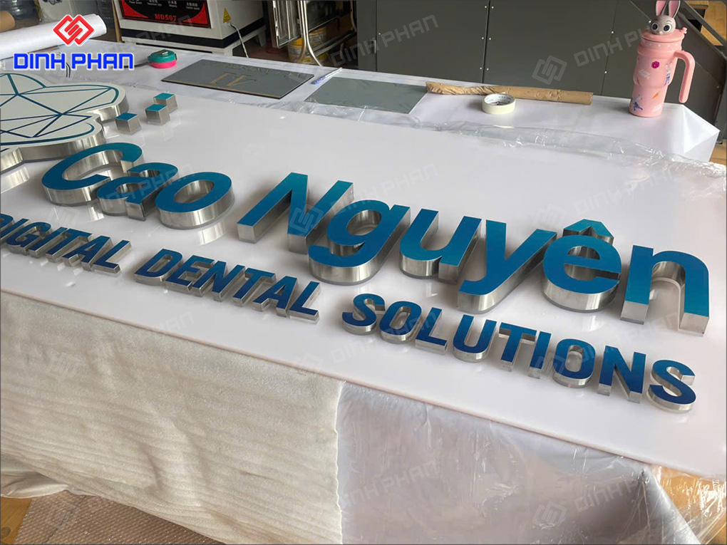 Chữ inox mặt mica