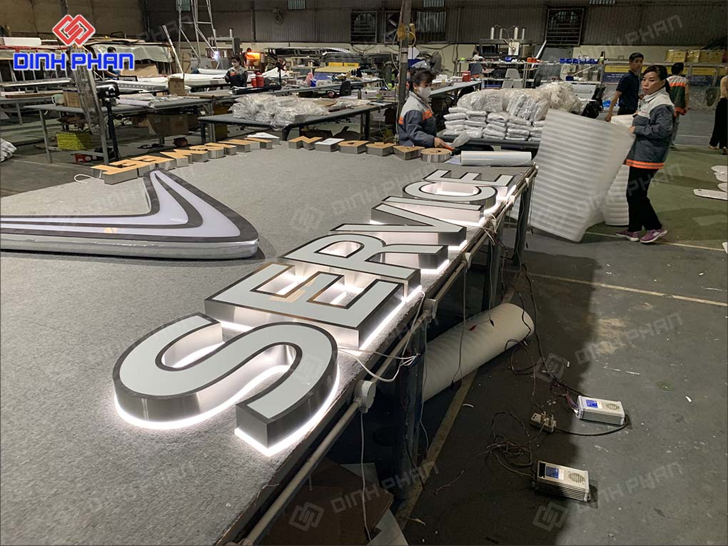 Làm chữ inox Lâm Đồng hiện đại, sang trọng Bảng hiệu chữ inox mặt mica sáng chân