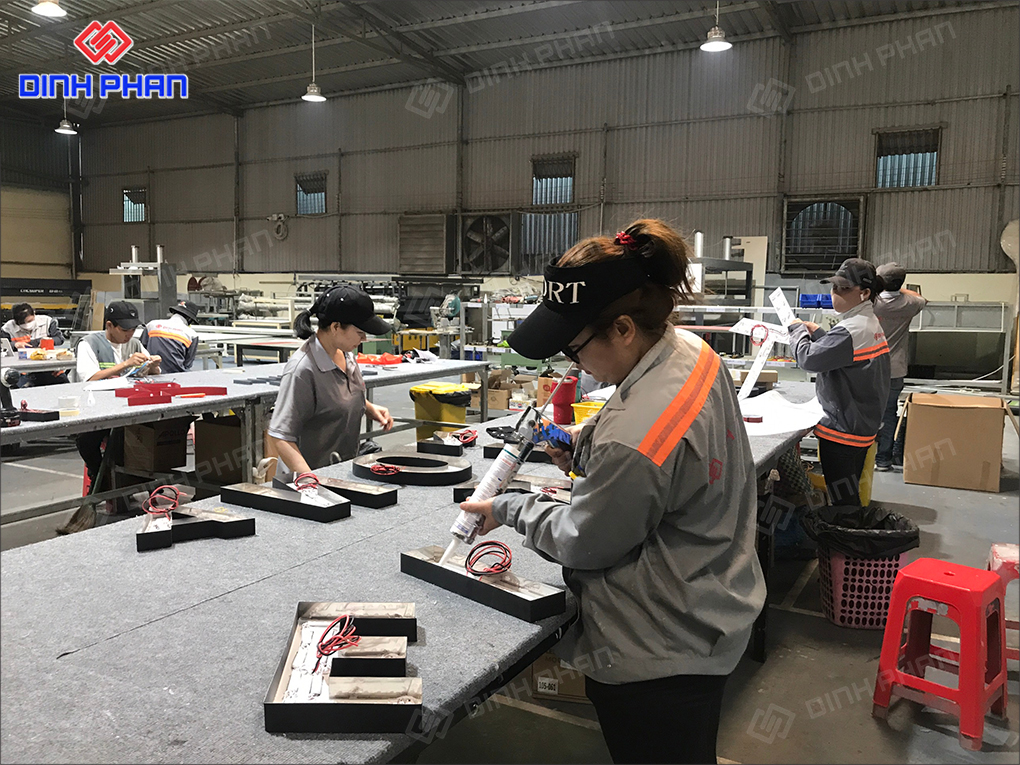 Gia công chữ nhôm tại xưởng