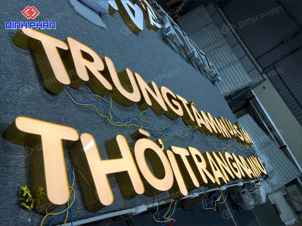 Bảng hiệu trung tâm thương mại