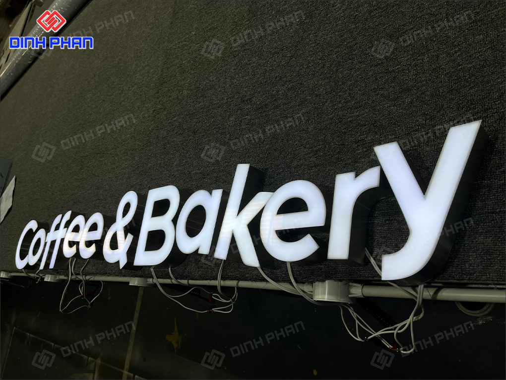 Bảng hiệu tiệm cà phê