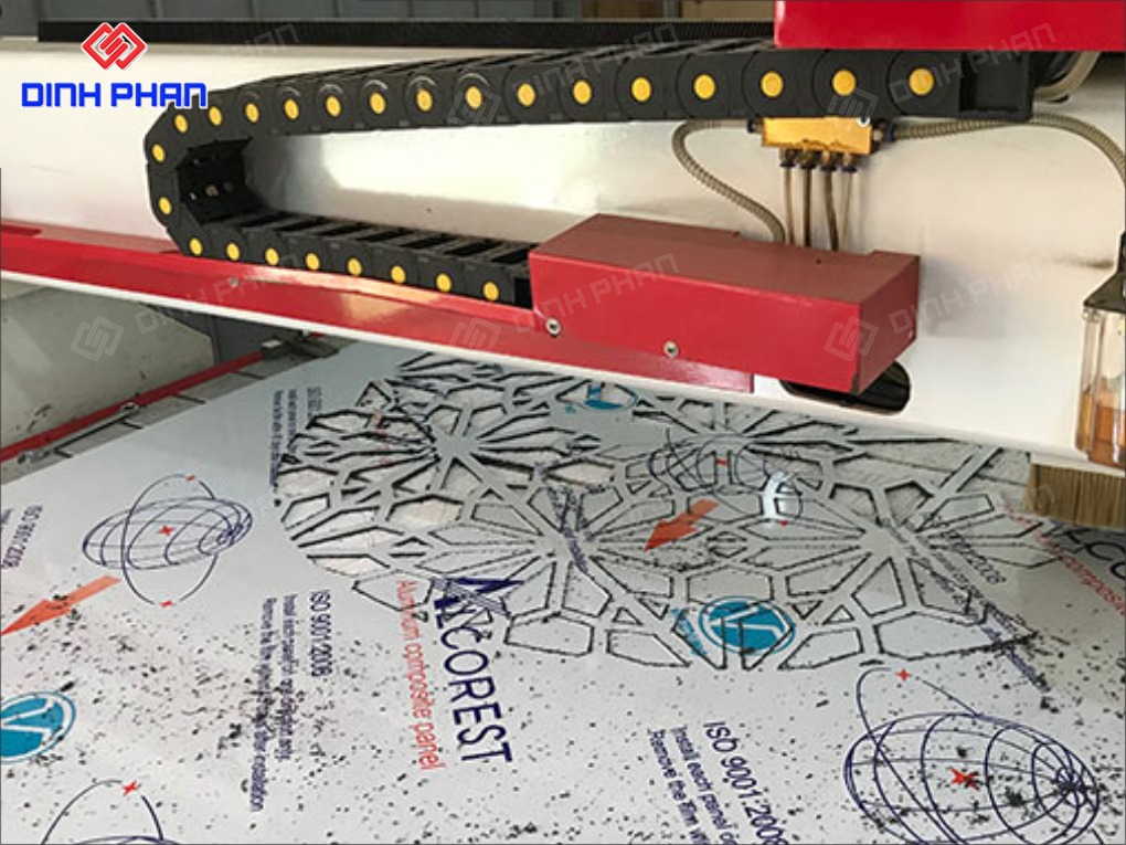 Gia công cắt CNC BMT