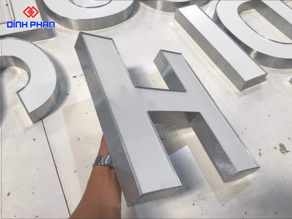 Gia công uốn chữ nhôm BMT