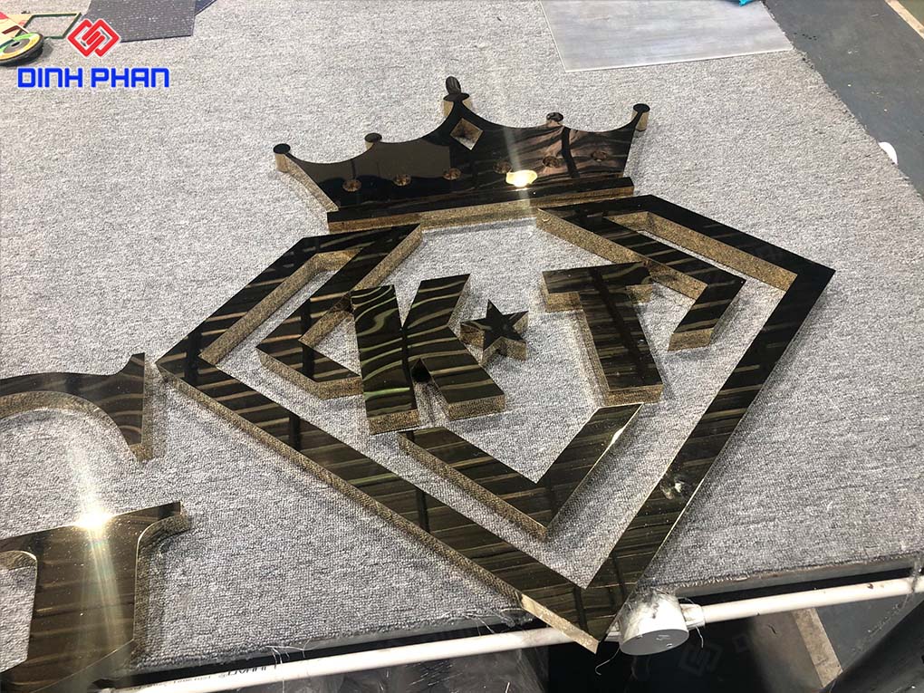 Bảng hiệu tiệm vàng 